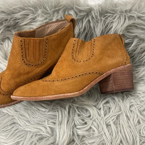 Madewell The Grayson Brogue Chelsea Boot J8292, western cut ankle boot. - Picture 4 of 11